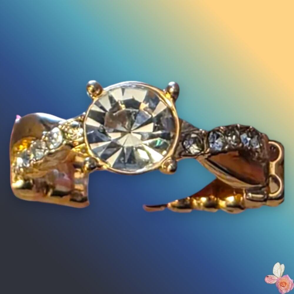 Solitaire Crystal Stretch Band Ring Gold Tone Vintage Style 121